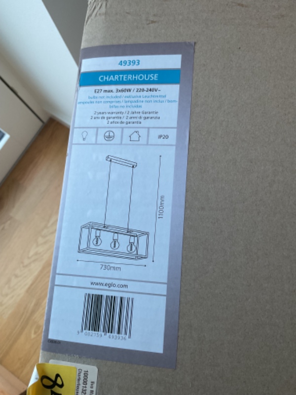 Ophængning af lampe i loftet over kogeø