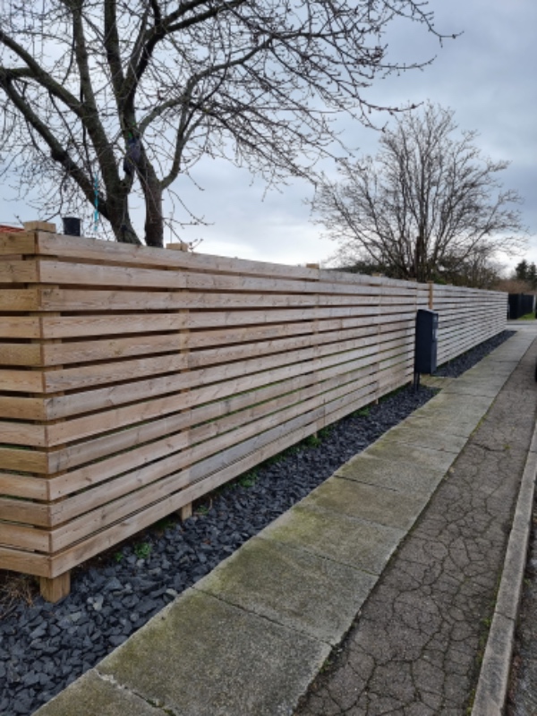 Plankeværk skal males på begge sider