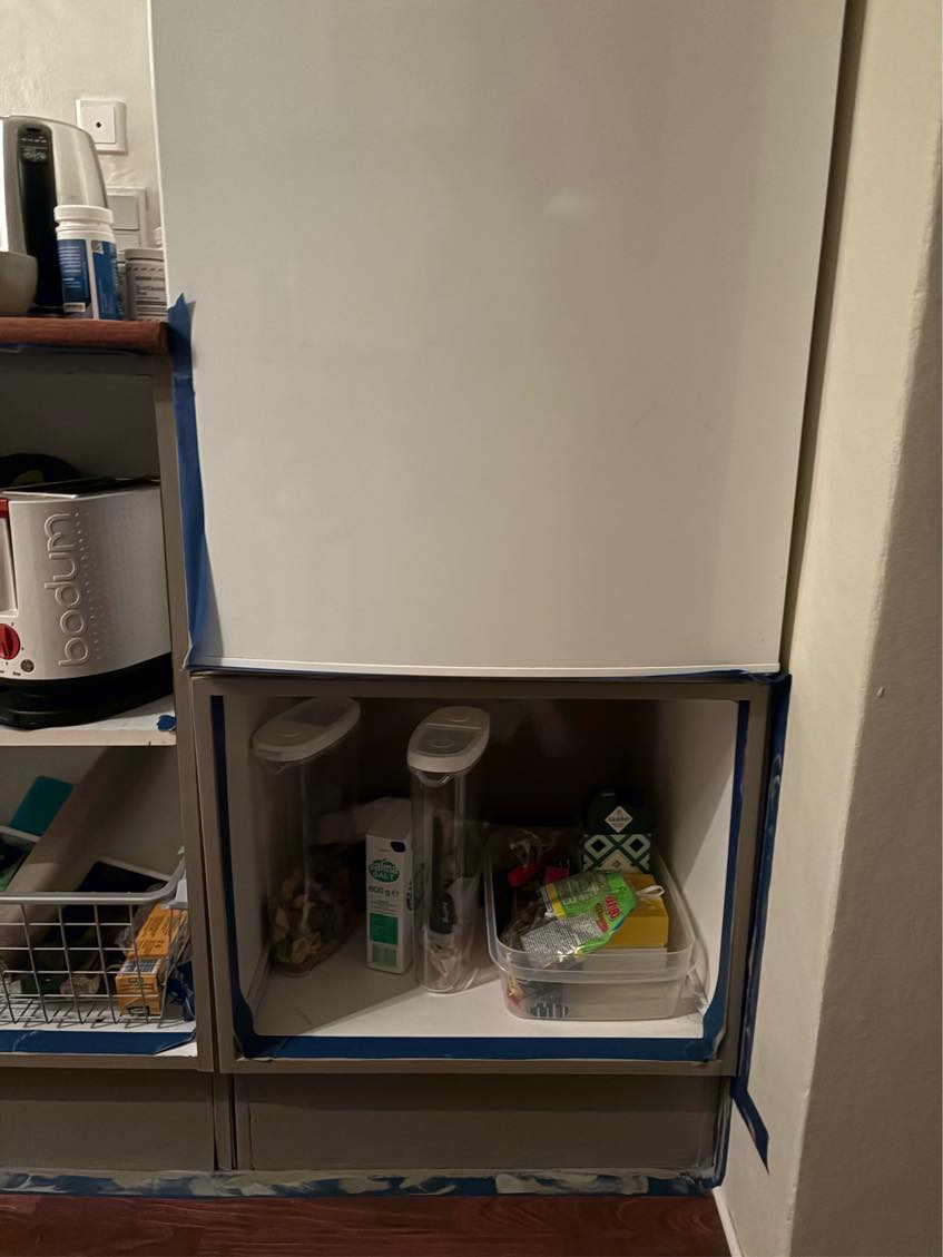 Afmontering af køleskab og fjernelse af skuffe