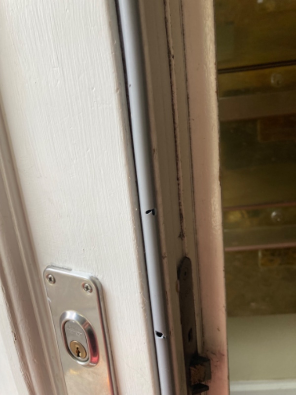 Udskiftning af gummilister på på vores hoveddør og dør til køkkentrappe