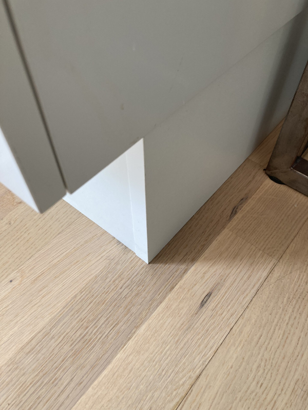 Fjerne skab. Inkl. bortskaffelse.