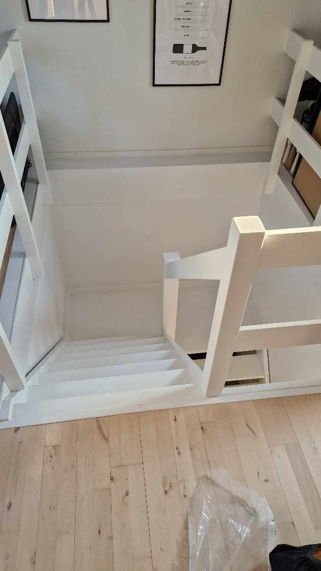 Bære madras ned fra førstesalen og køre den på genbrugspladsen