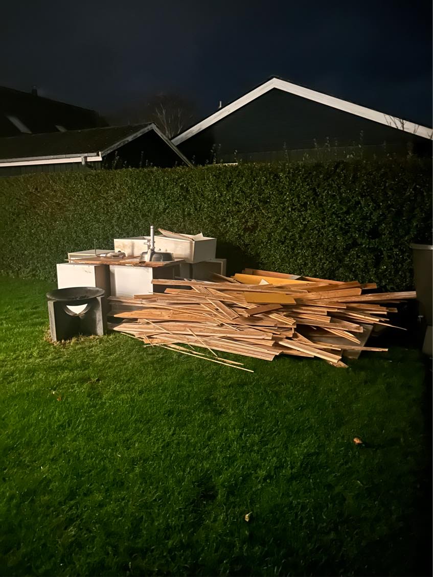 Hjælp til at fjerne et nedpillet bryggers og loft