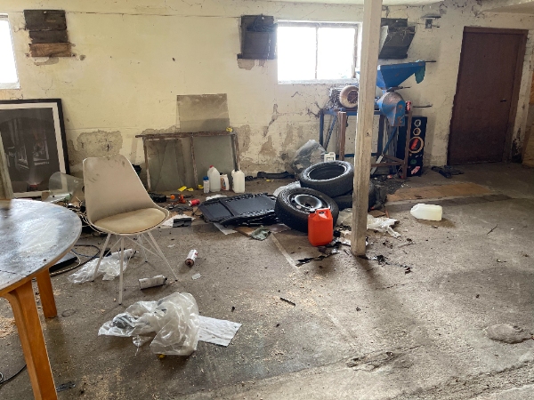 Oprydning og bortkørsel skrammel efter lejer