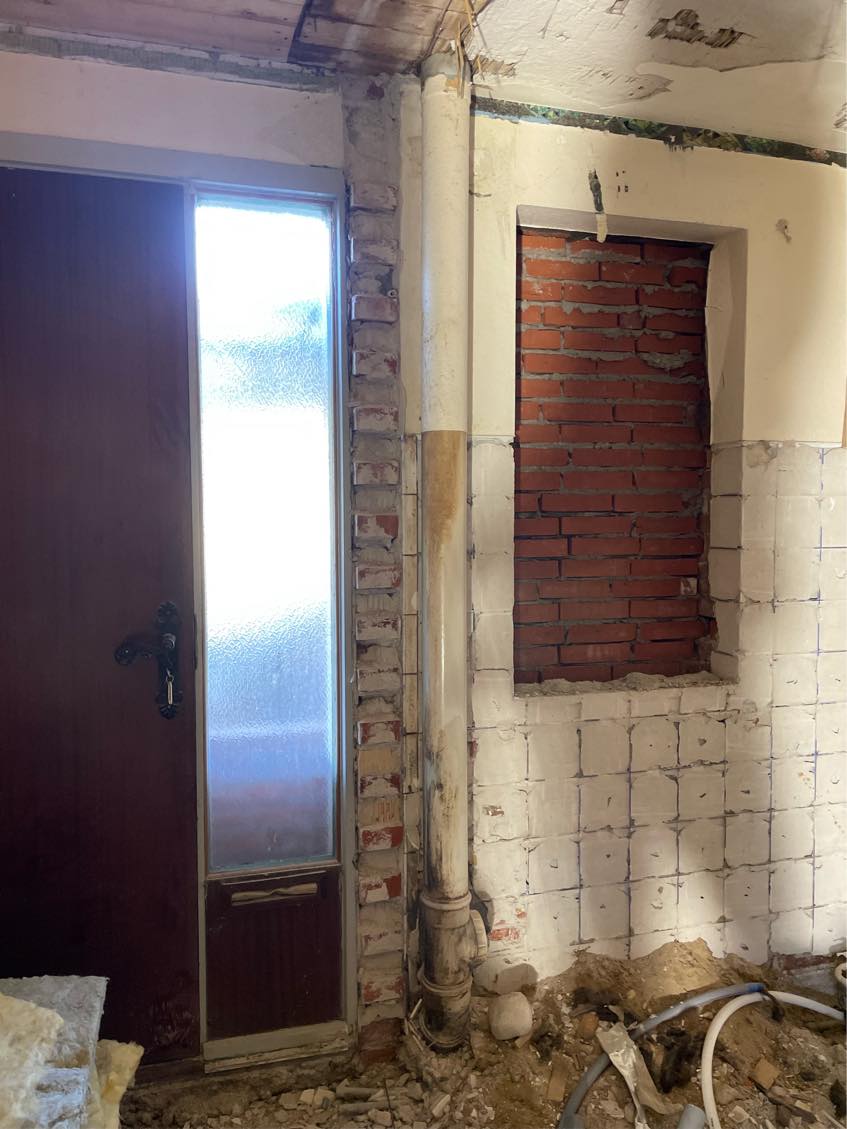Fjerne loft, isolering og 5 m2 beton gulv.