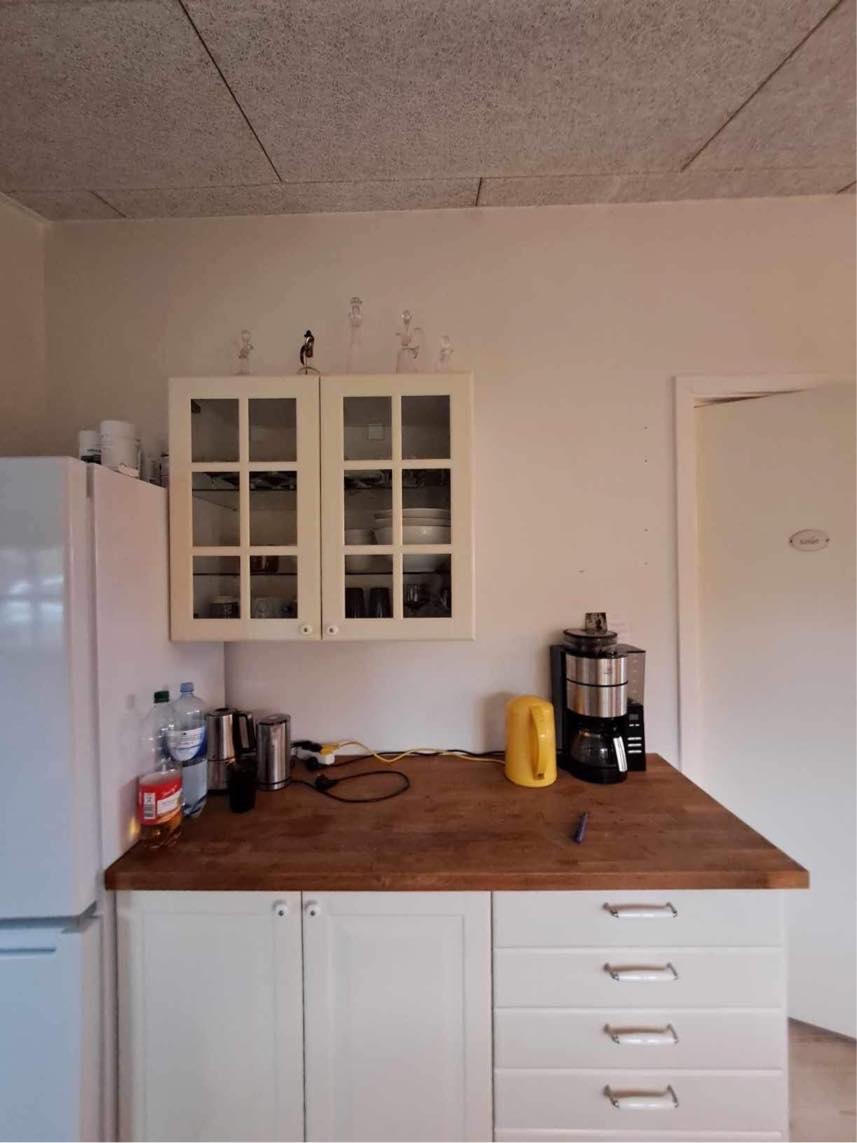 Indbygget reol i køkken og stue (må gerne være IKEA hack)