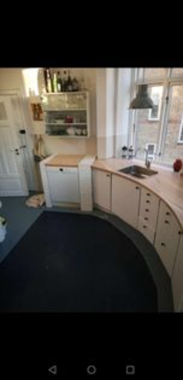 planlimning af vask i træbordplade