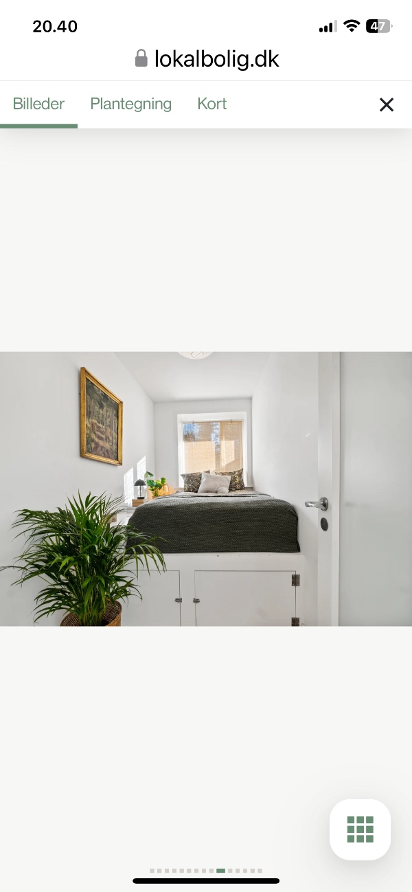 Nedtagning af Ikea indbygget seng, slibning/lakering mat hvid af gulv og maling Nordsjø nordic light hvor seng er