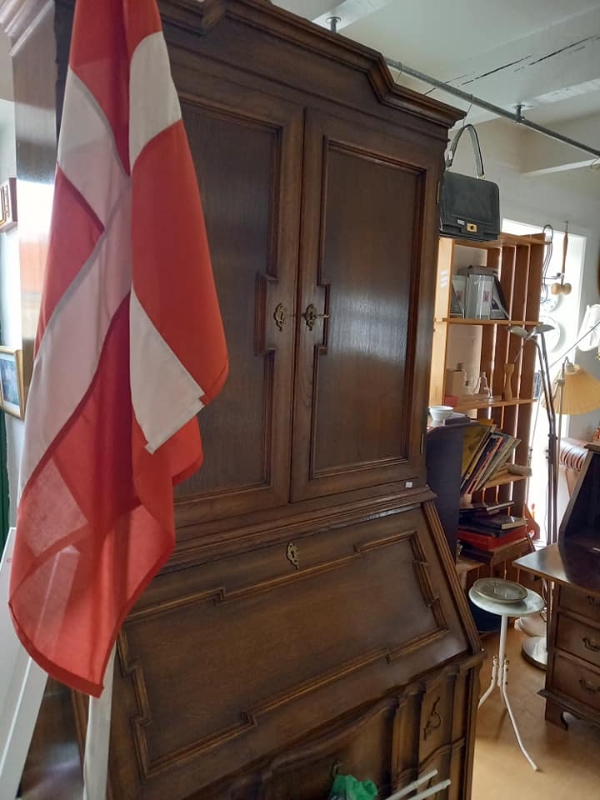 afhente Sekretær i Løkken og bringe til depot rum i Nørresundby