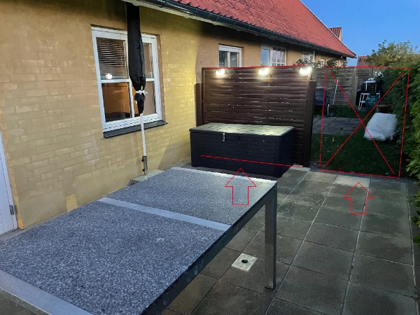 Hegn og låge til terrasse