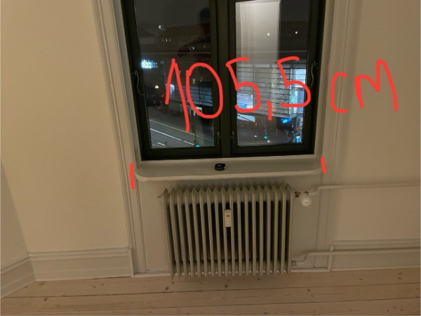 Radiatorskjuler og indbygget reol