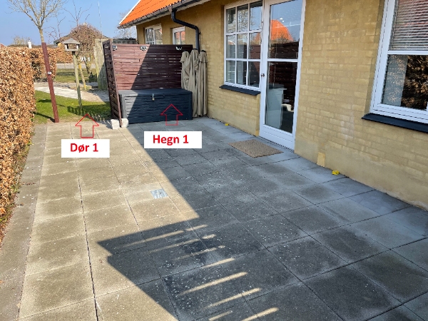 Hegn og låge til terrasse