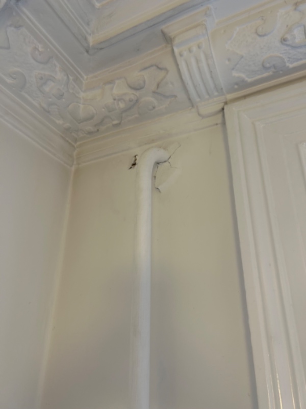 Pudsning, maling og montering af gardinstang