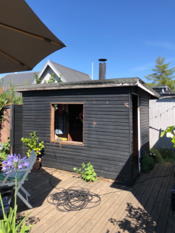 Hente byggeaffald fra nedrevet skur