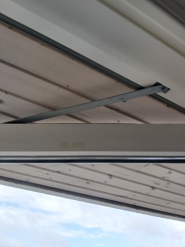 Dørhåndtag med indvendig lås på teressedør skal udskiftes. Dør skal nok justeres. I parcelhus.