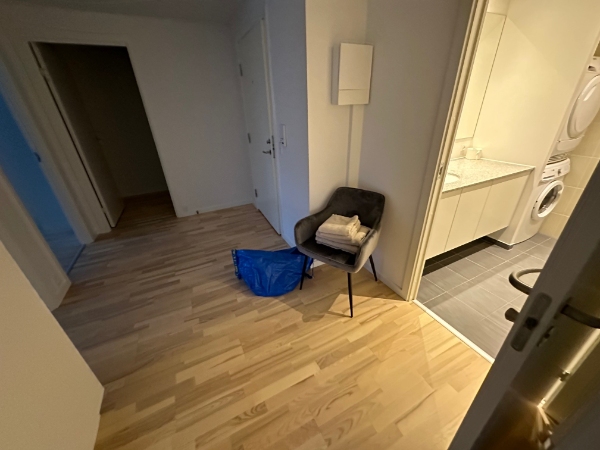 Hænge gardinstænger og loftspendler op i 2 soveværelser og stue