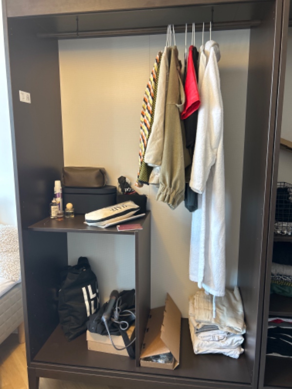 Hjælp med att montera garderobs