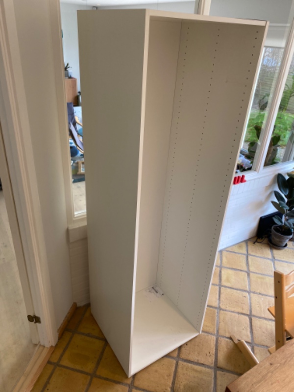 Montering af køleskabs-skab