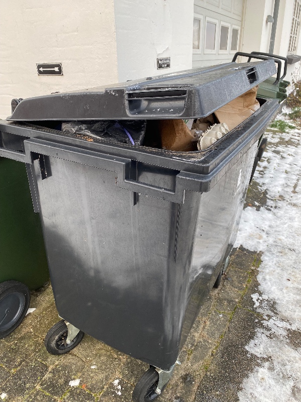 Tømt affaldscontainer