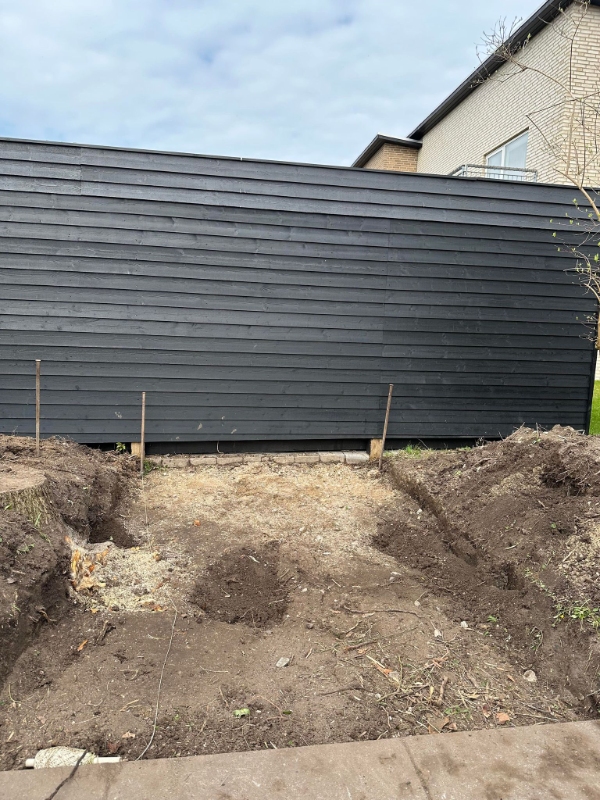 Lagt fliser foran en dør