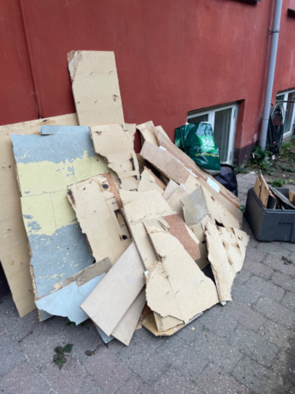 Byggeaffald på genbrugsstation