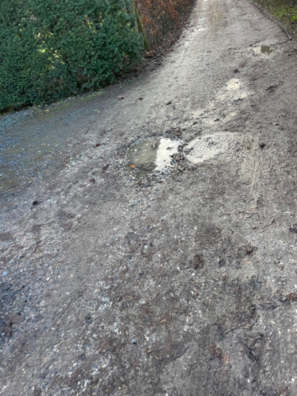 Huller på grusvej skal dækkes