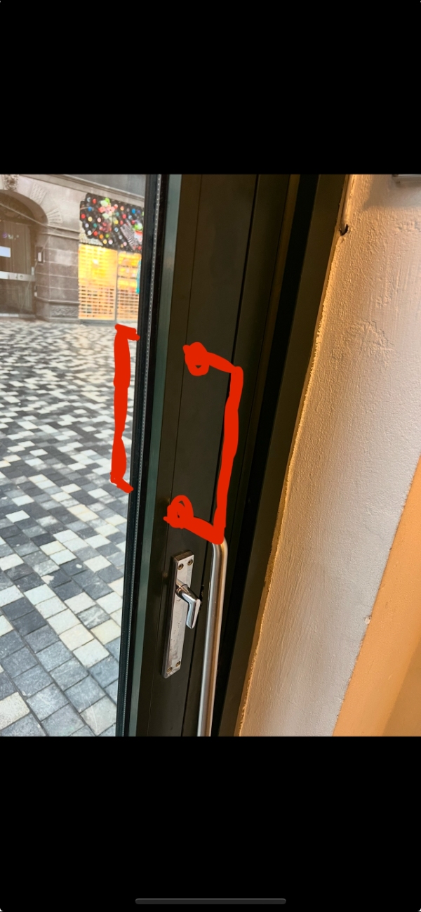 Fikse dørhåndtag på hoveddør