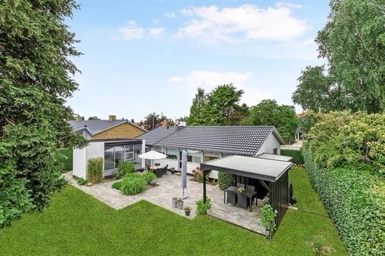 Maling af træværk på hus og skure udvendigt samt opmuring/maling af tilbygning