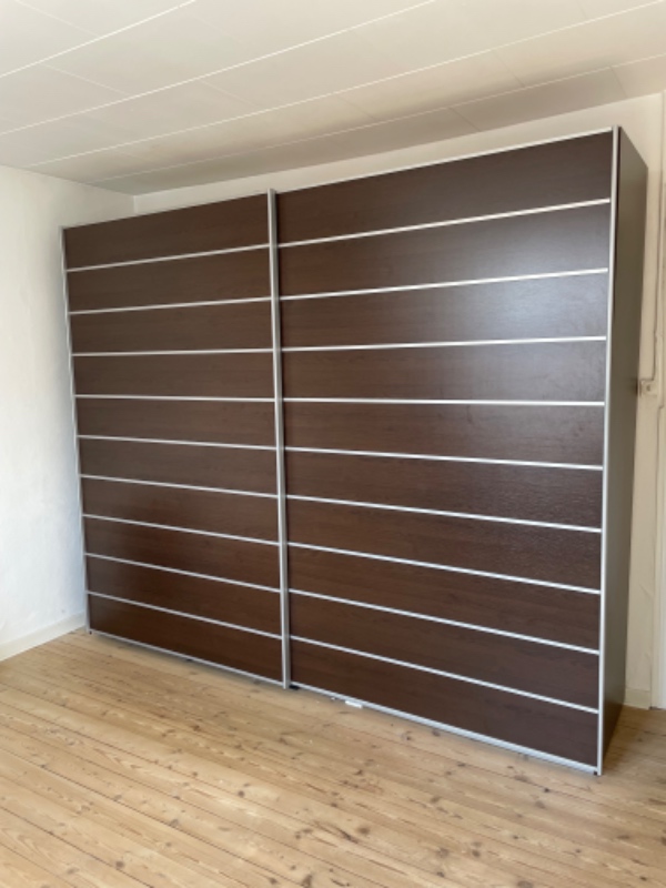 Nedbæring af skabsdele + kørsel til genbrugsstation