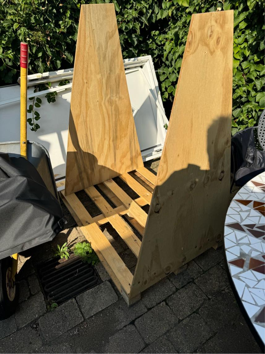 Fjernelse af hoveddør, dørramme samt Palle