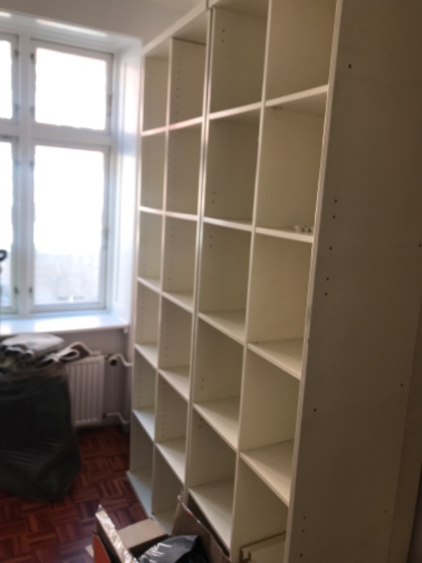 2 reoler og en madras fra 1 sal til storskrald i gården