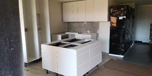 Jeg har startet et projekt med opsætning af mit køkken, men har brug for hjælp til at færdiggøre det
