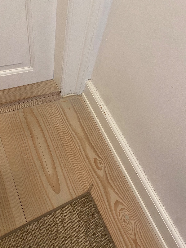 Maling af entre, lister og evt. vinduer