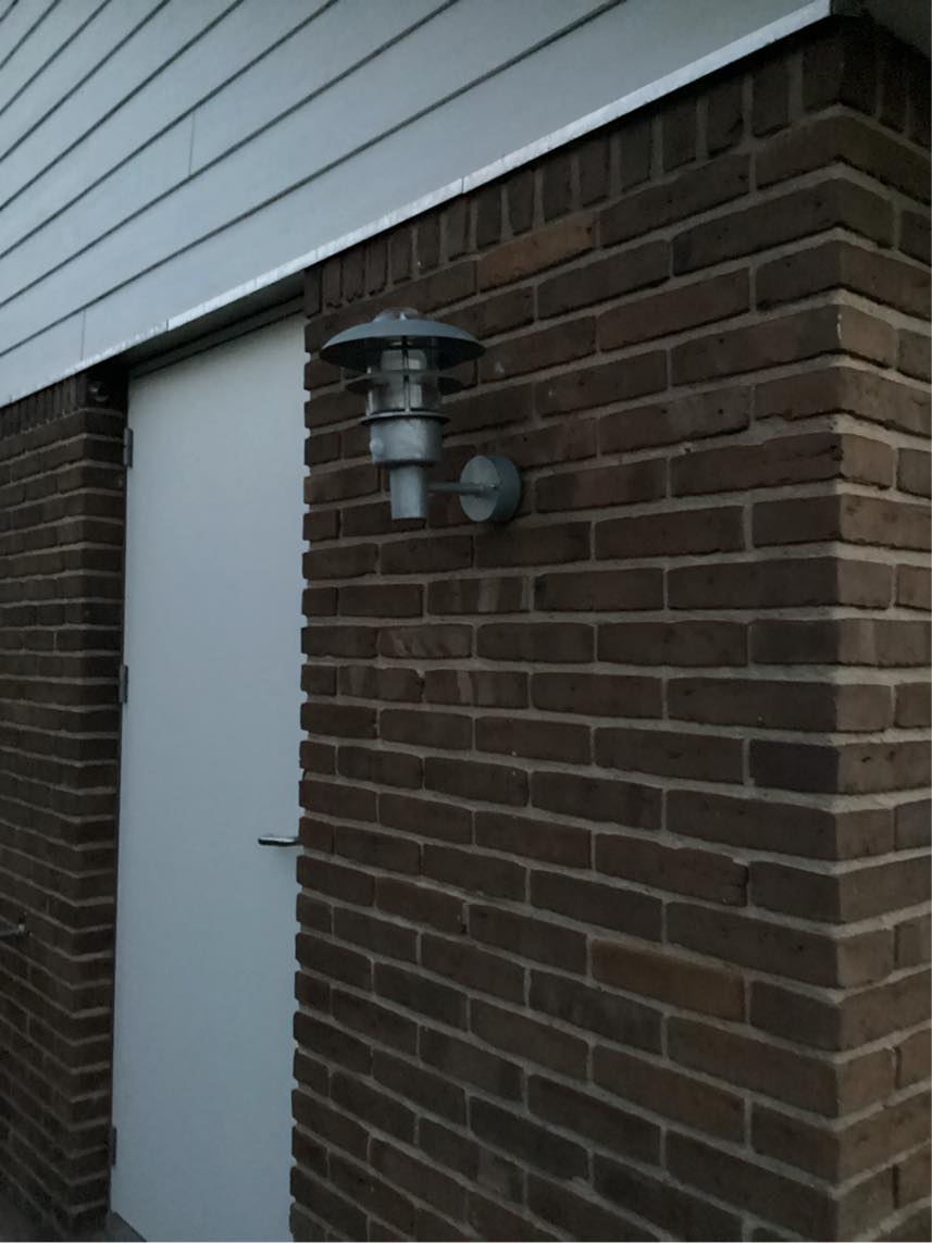 Udskiftning af udendørs lampe