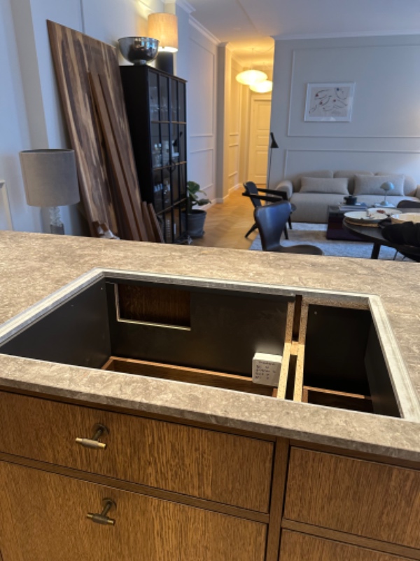 Installation af kogeplade med emhætte