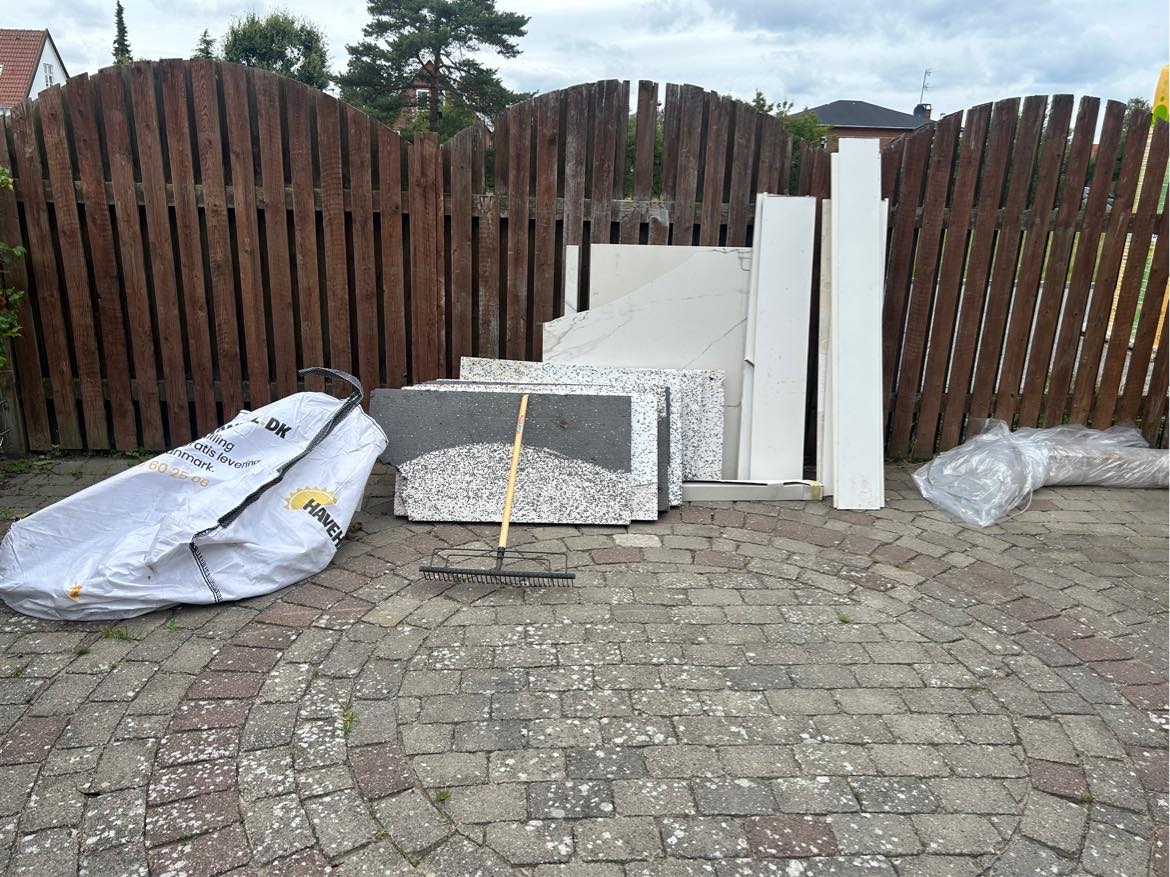 Hjælp til at fjerne nogle sager fra privat grund på amager