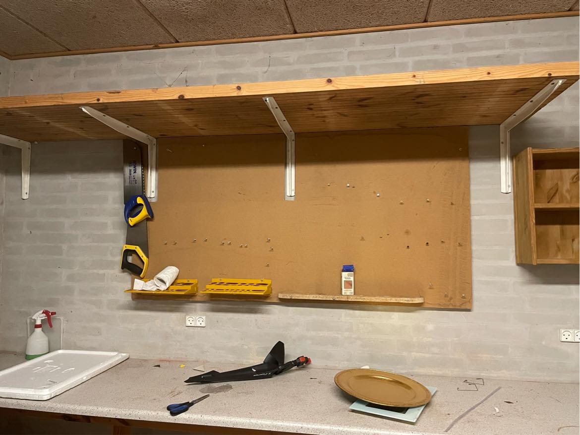 Hjælp til at flytte pallemøbler, 2 frysere, 1 lille shelter, nogle mindre og et stort kaninbur + diverse