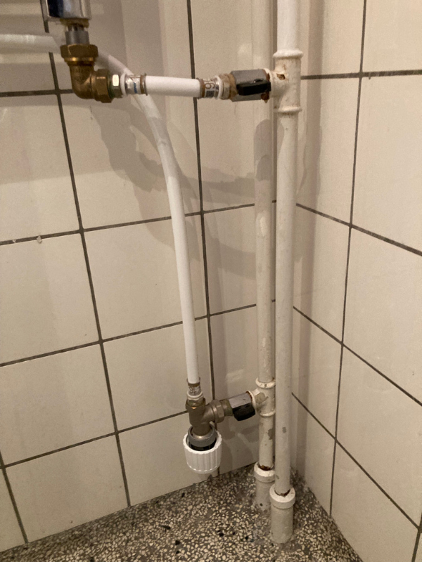 VVS, Håndklædetørrer koblet til husets fjernvarme virker ikke.