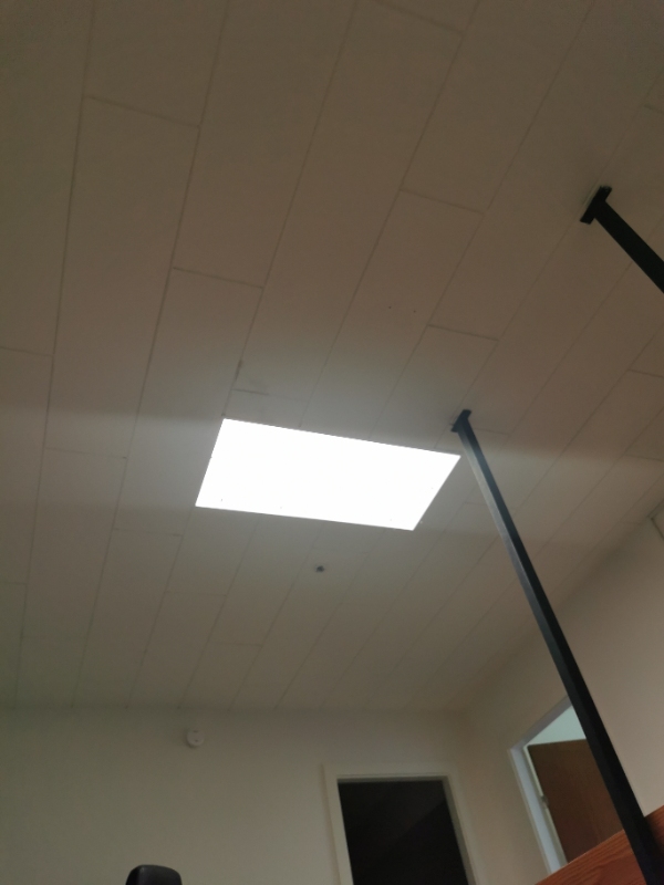 Træk strøm til et ovenlysvindue