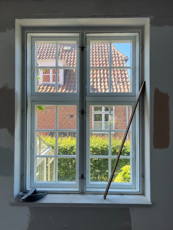 Hjælp til vinduesindfatninger