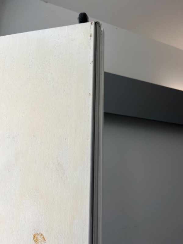 Stålskinne til gadedør samt male døren