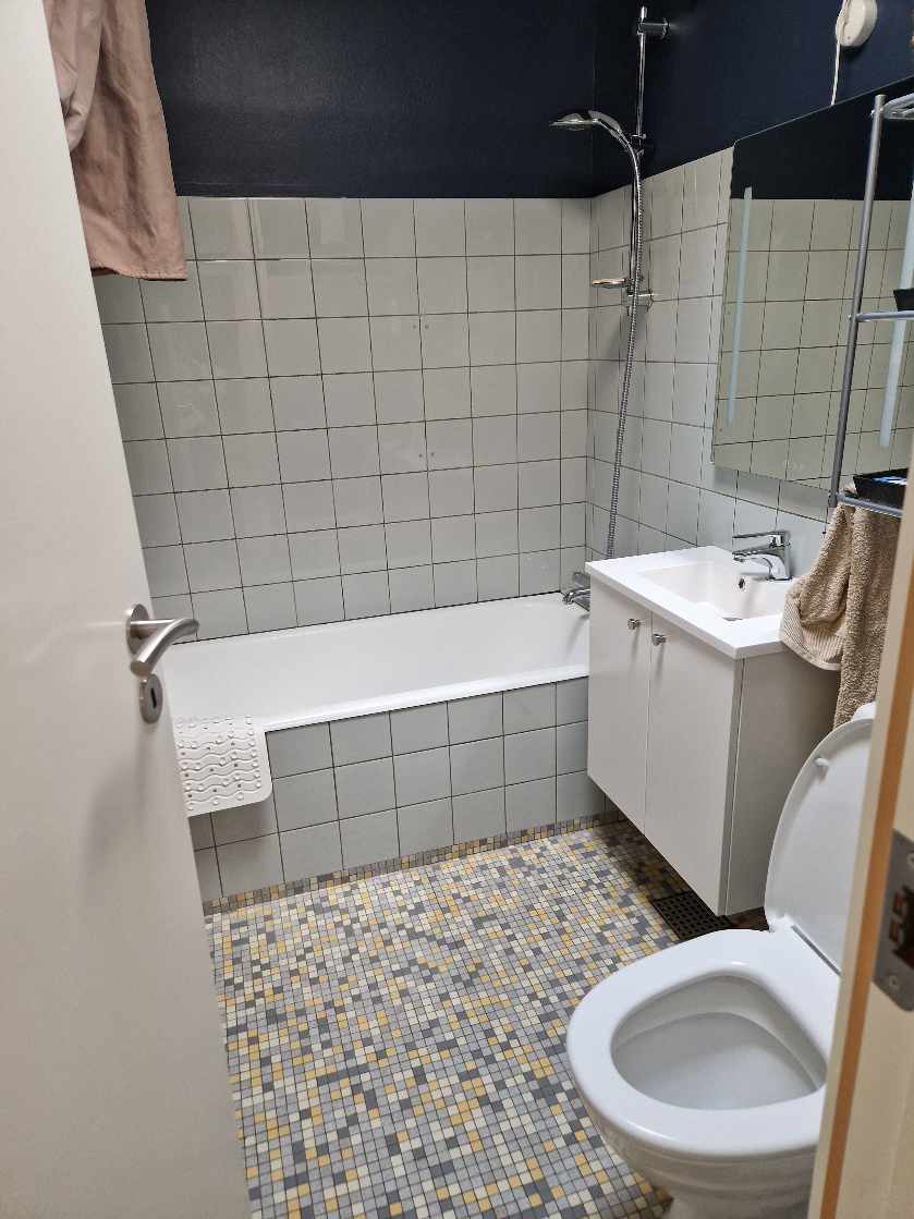 Maling af gulv i badeværelse