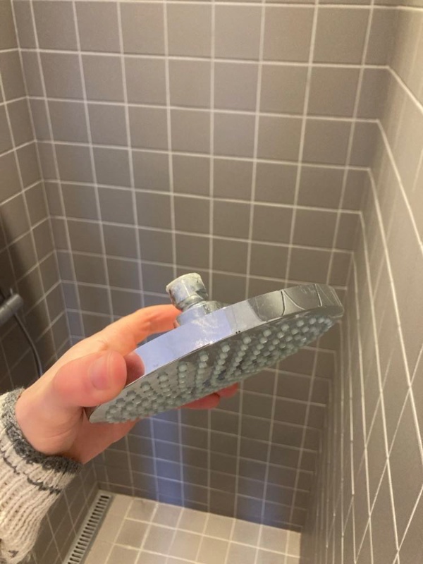 Utæt vandhane samt nyt brusehoved