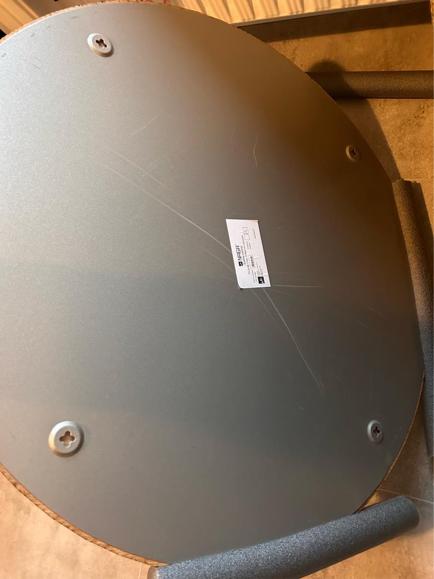 Opsætning af: 2 glas/magnettavler, reol  og skilt på ydermur