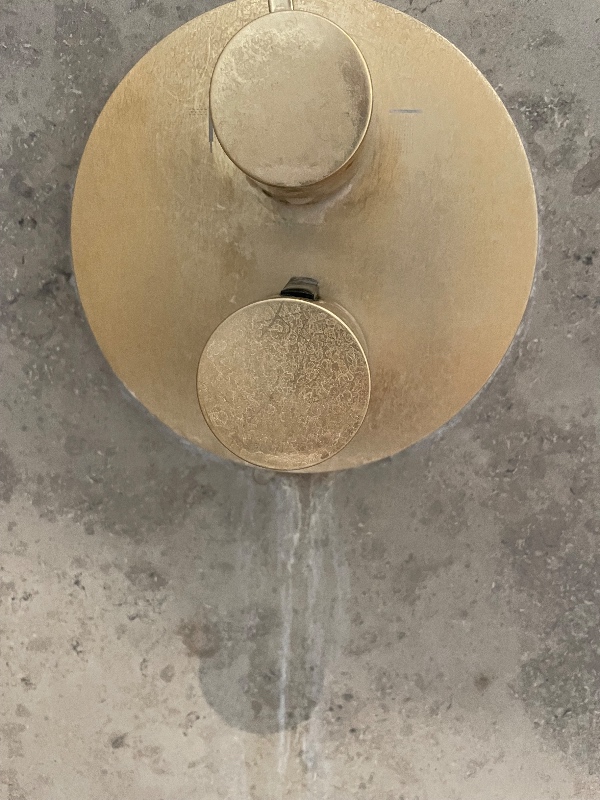 Hovedrengøring af lejlighed inklusiv afkalkning af brusekabine