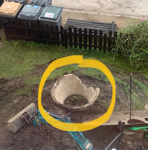 Afhentning af gammel betonkegle - armeret beton