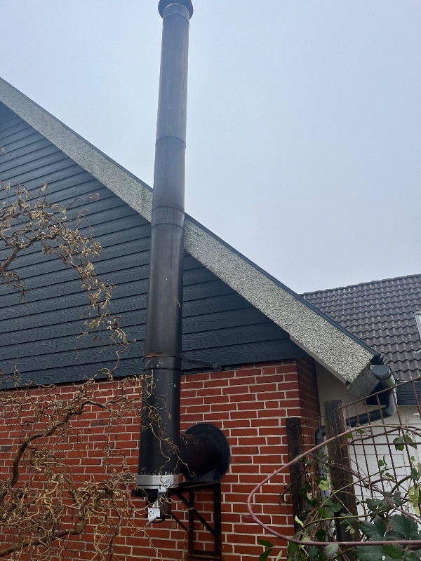 Nedtagning af stålskorsten og brændeovn