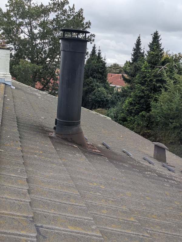 Montering af ny brændeovn.