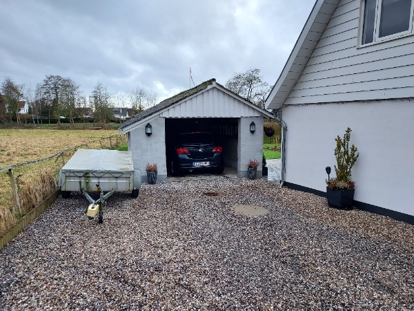 Nedtagning og bortskaffelse af ca 70m2 asbest bølgeplader.