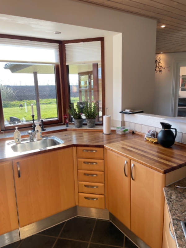 Nedslibning og oliering af bordplade